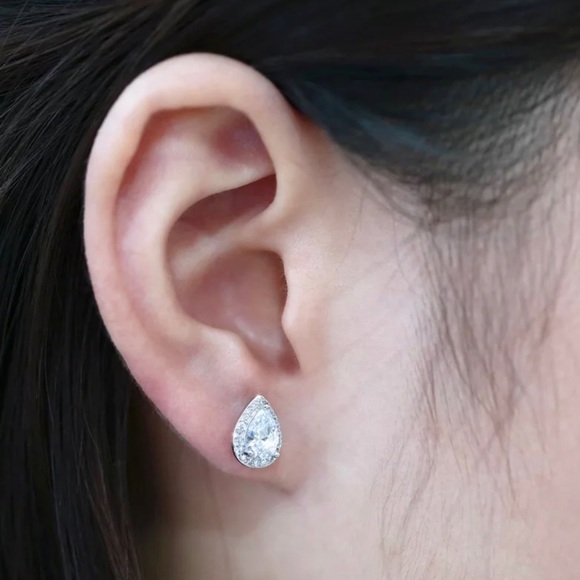 ✨Sparkling White Sapphire Studs✨ - Picture 4 of 6